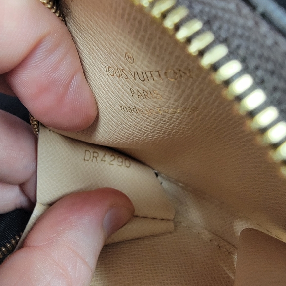 Louis Vuitton Monogram Coin Purse - Picture 5 of 7